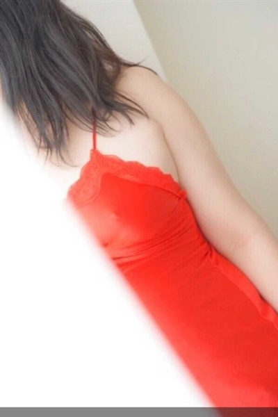 肨