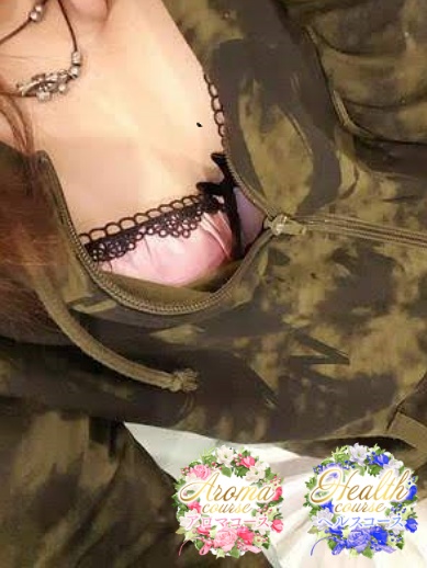 肨