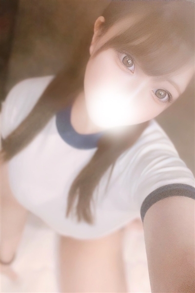 肨
