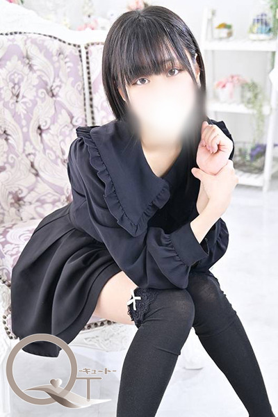 肨